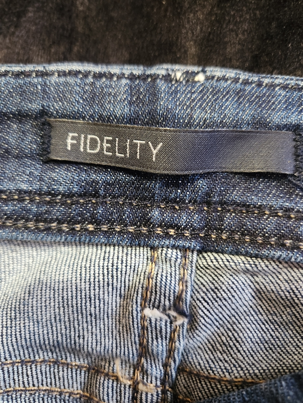 Fidelity Stevie Mid Rise Capri Jeans Orchid Blue Wash Size 29 EUC Made in USA - Picture 5 of 10